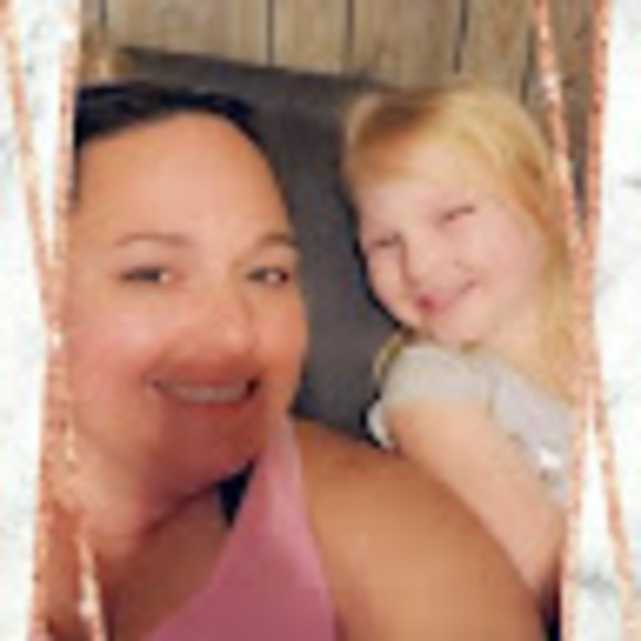 Meet your Posher, Cassandra - Picture 1 of 1